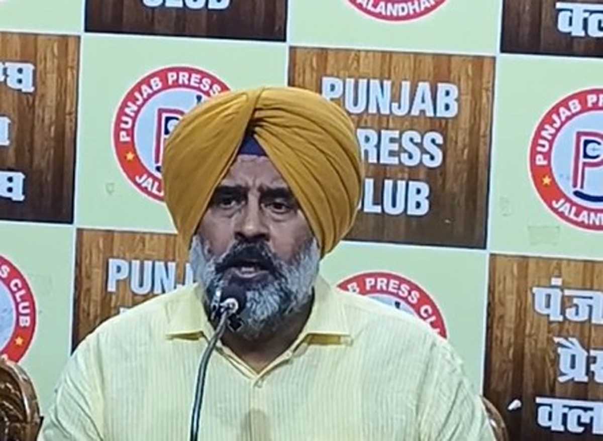 कांग्रेस विधायक परगट सिंह ने केंद्र पर किया कटाक्ष, पंजाब बॉर्डर बंद करने और गुजरात का खुला रहने का उठाया मुद्दा कांग्रेस विधायक परगट सिंह ने केंद्र पर किया कटाक्ष, पंजाब बॉर्डर बंद करने और गुजरात का खुला रहने का उठाया मुद्दा